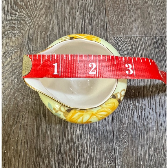 RARE Vintage Aynsley yellow rose creamer - Picture 6 of 6